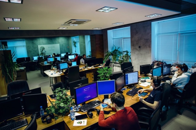 Корейские криптовалютные биржи уводят работников у банков