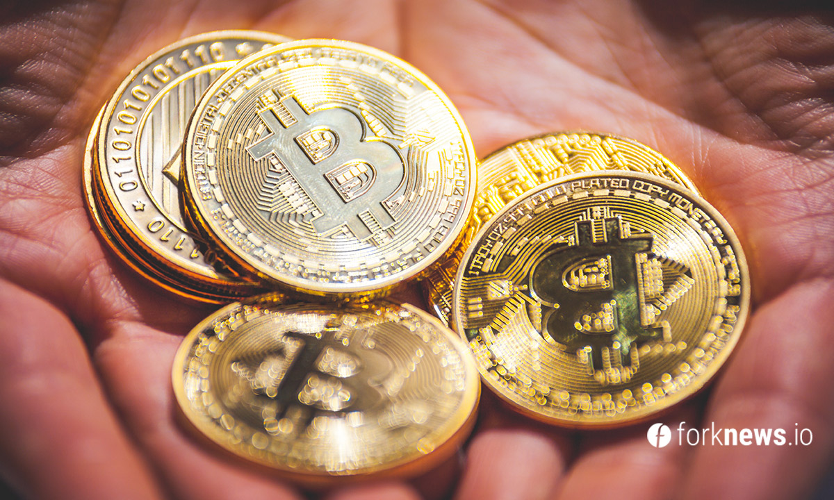 Трейдеры выводят с бирж около 2,000 BTC в день